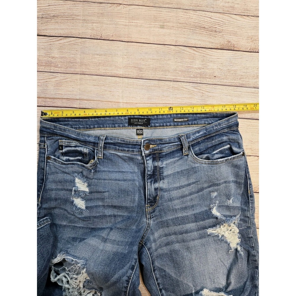 Judy Blue Women's Distressed Boyfriend Fit Jeans Size 15/32 Medium Wash Denim - Picture 10 of 12